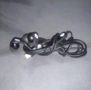 Skull candy wired earbuds w/C cord
